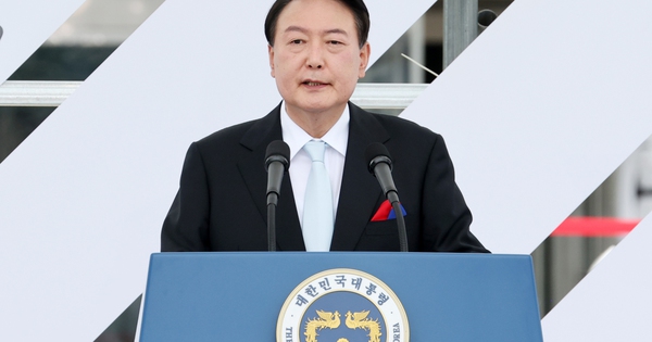 Tổng thống Hàn Quốc "chìa cành ô liu" cho cả Nhật Bản và Triều Tiên