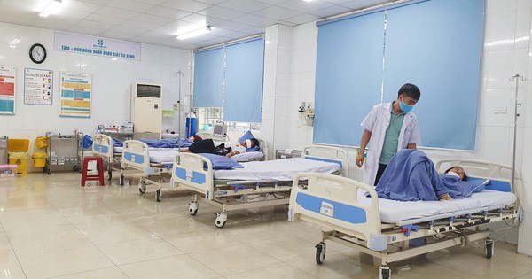 24 du khách Hà Nội nghi bị ngộ độc thực phẩm tại Đà Nẵng