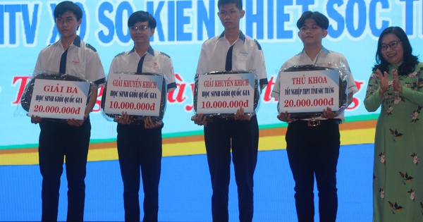 Sóc Trăng trao 523 suất học bổng cho học sinh, sinh viên Sóc Trăng trao 523 suất học bổng cho học sinh, sinh viên