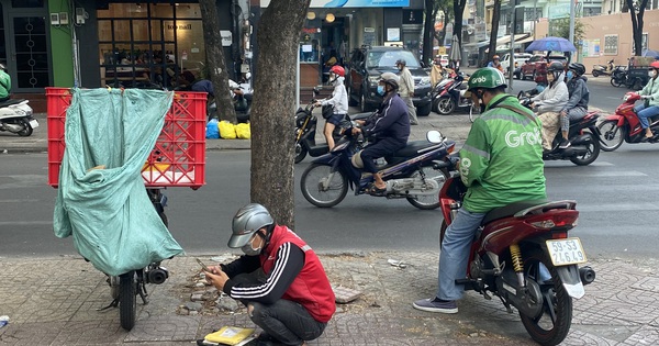 Khổ sở tìm shipper giao hàng ngày cận Tết