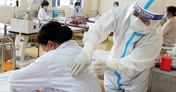 Dịch COVID-19 hôm nay: Số ca nhiễm tăng, bệnh nhân nặng giảm