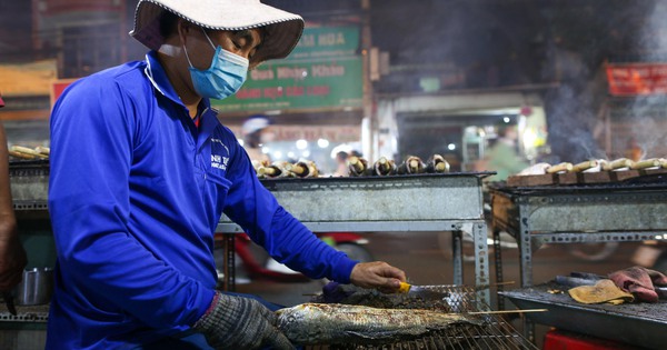 TP HCM: Phố cá lóc nướng xuyên đêm đỏ lửa cho ngày vía Thần Tài