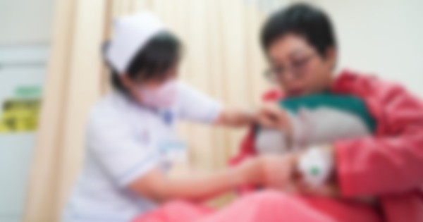 Bức tâm thư người phụ nữ mang bộ ngực 8 kg suốt 15 năm