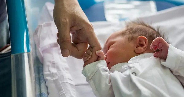 Phát hiện lý do trẻ sơ sinh “bất khả xâm phạm” trước COVID-19
