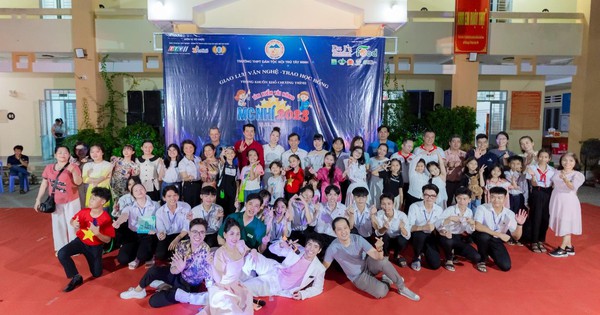 "Tìm kiếm tài năng MC nhí" giao lưu và tặng quà cho học sinh trường Nội trú dân tộc Tây Ninh