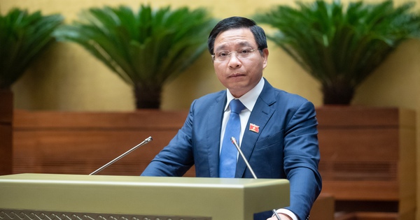 (NLĐO) - Bộ trưởng GTVT Nguyễn Văn Thắng cho biết chủ đầu tư đang chỉ đạo rất quyết liệt các nhà thầu để đẩy nhanh tiến độ, phấn đấu nếu hoàn thành nhà ga sân bay Long Thành trong năm 2025 là tốt nhất.