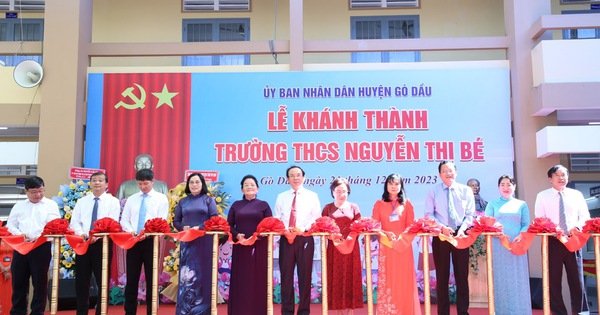 (NLĐO) - Trường THCS Nguyễn Thị Bé tọa lạc tại ấp Phước Đức A, xã Phước Đông, huyện Gò Dầu, có diện tích gần 11.000m² với 25 phòng học và gần 21 phòng chức năng