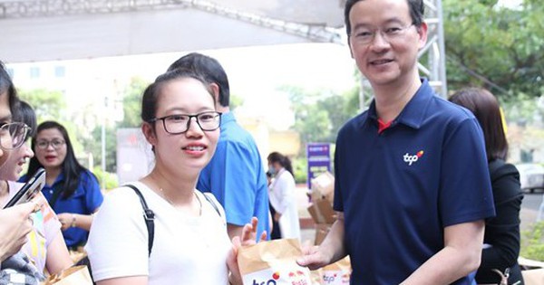 Có gần 3000 thanh niên công nhân đã được thăm khám và cấp thuốc miễn phí trong khuôn khổ Ngày hội “Thanh Niên Công Nhân - Lan toả năng lượng tích cực” tổ chức tại Thủ Đô Hà Nội ngày 25-11-2023