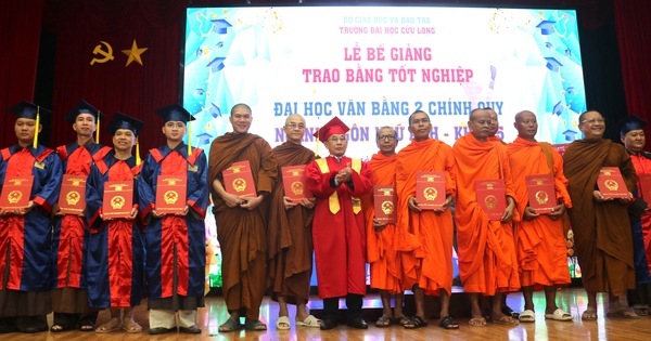 Trường ĐH Cửu Long: Trao bằng tốt nghiệp ngành Ngôn ngữ Anh cho 260 sinh viên