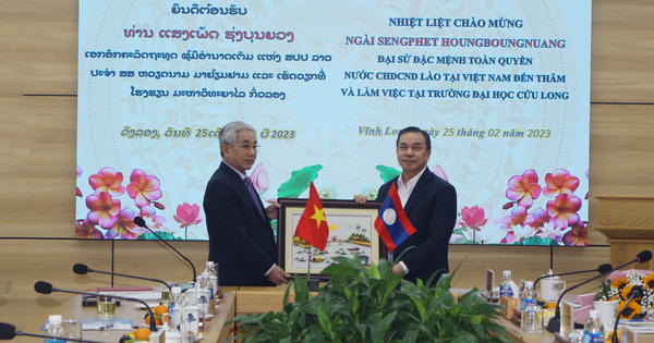 Đại sứ của Lào tại Việt Nam thăm và làm việc tại Trường ĐH Cửu Long