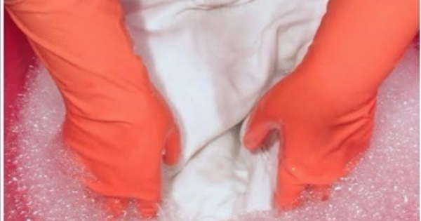 Bé gái 3,5 tuổi uống nhầm thuốc tẩy quần áo