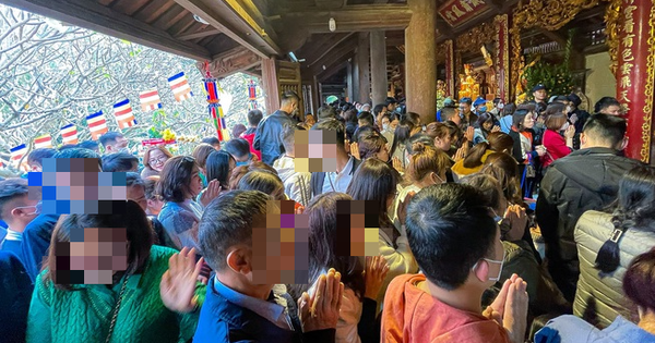 Chen nhau lễ hội, du xuân, làm sao để tránh mắc COVID-19?