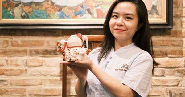 Ghép đôi bên bàn trà