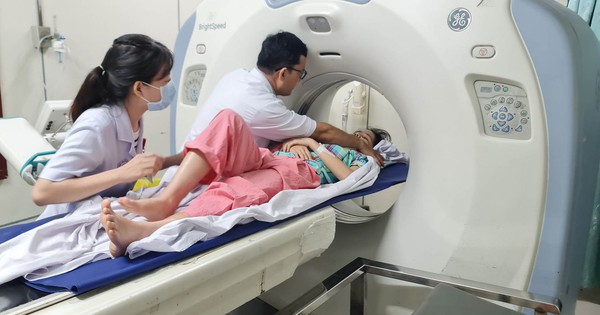 Lãnh đạo Bệnh viện Chợ Rẫy chia sẻ giây phút "ngồi trên đống lửa"