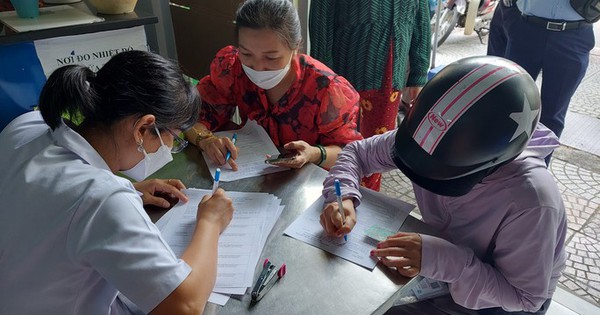 Nhân viên y tế tại các cơ sở khám, chữa bệnh sẽ luân phiên về y tế phường hỗ trợ