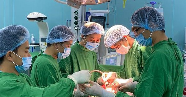 BUH thực hiện ca phẫu thuật kéo dài 7 giờ cho bệnh nhân ung thư bàng quang