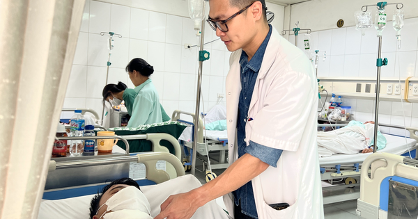 Vấp ngã, người đàn ông bị thanh xà beng dài cả mét đâm xuyên cổ