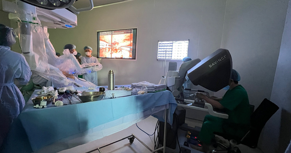 Lần đầu tiên dùng robot hiện đại phẫu thuật ung thư phổi