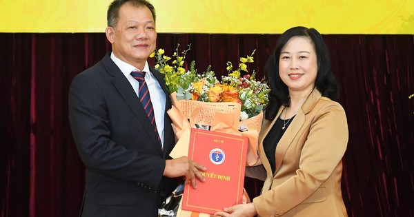 Bộ trưởng Đào Hồng Lan giao nhiệm vụ cho tân Giám đốc Bệnh viện Việt Đức