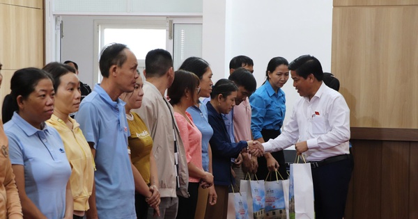 Thưởng Tết ở Quảng Nam: Người hơn 427 triệu, người chỉ được 200.000 đồng