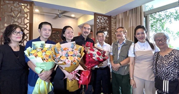 Đạo diễn Bùi Thạc Chuyên được TP HCM khen thưởng với phim "Địa đạo: Mặt trời trong bóng tối"