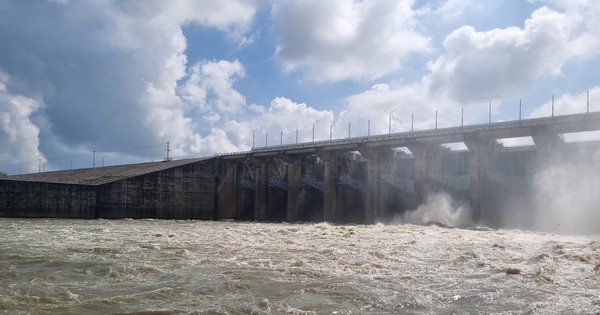 Thủy điện lớn nhất miền Nam mở cửa xả tràn thứ 4, nguy cơ ngập hạ du sông Đồng Nai