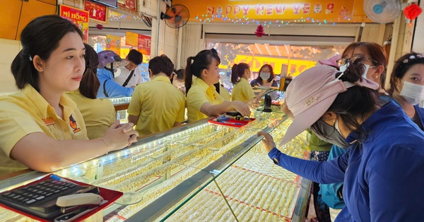 Cuối ngày 10-11, giá vàng miếng SJC, vàng nhẫn cùng tăng mạnh