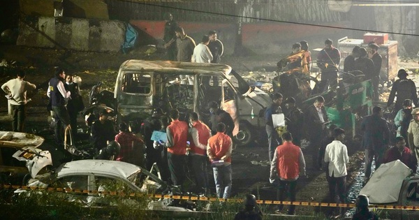 Nổ xe kinh hoàng ở thủ đô Ấn Độ, cảnh báo an ninh cả nước