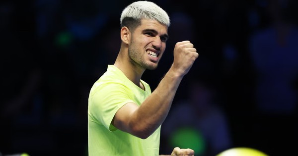 Ngôi sao quần vợt Carlos Alcaraz và hai con số 1