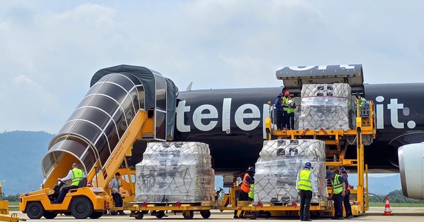 Hỗ trợ khẩn cấp cho vùng lũ: Ba chuyến bay viện trợ của ASEAN đã đến Đà Nẵng