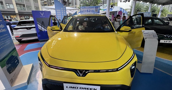 Mẫu MPV 7 chỗ mới nhất của VinFast gây bất ngờ cho giới chạy xe dịch vụ