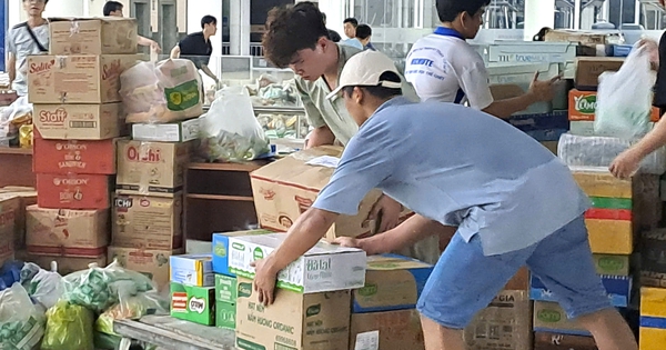 Các điểm tập kết hàng cứu trợ quá tải: Cần người ngay sáng nay!