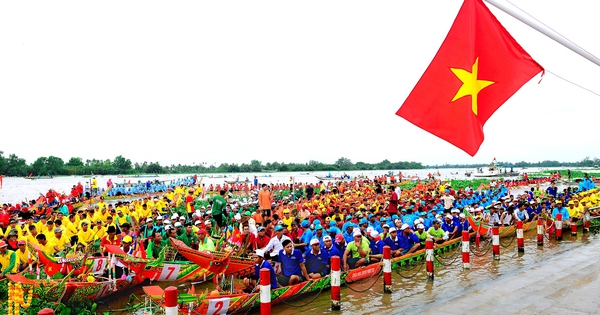 Sức nóng đường đua ghe ngo dịp lễ hội Ok Om Bok