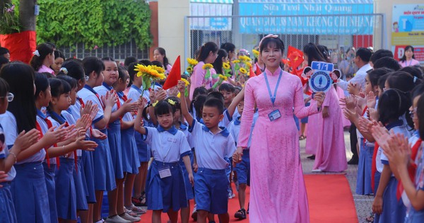 Vinh danh học sinh tiêu biểu ở TPHCM: Trường học hạnh phúc bắt đầu từ những niềm vui nhỏ