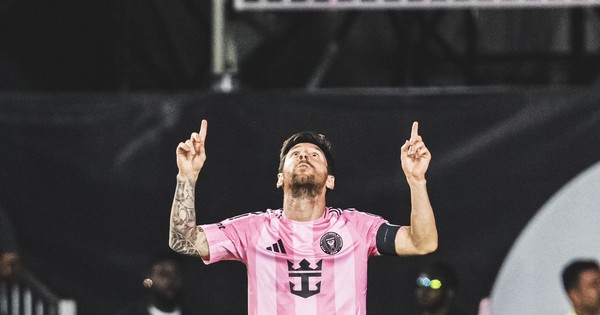 Messi ghi bàn khó tin trong vòng vây 4 người, Inter Miami vào tứ kết MLS Cup