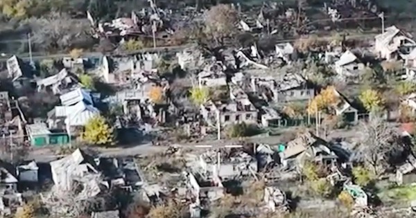 Ukraine đẩy lùi "80 đợt tấn công", Nga cố vây hãm Pokrovsk