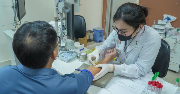 Bệnh viện khám tầm soát miễn phí tuyến giáp cho hơn 600 giáo viên nhân dịp 20-11