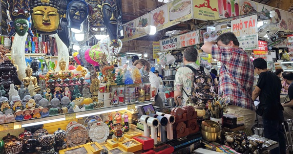 Một tiểu thương bán rau củ ở chợ Thủ Đức bị lừa 150 triệu đồng