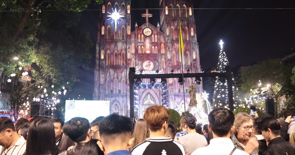 VIDEO: Hàng vạn người dân Hà Nội chào đón Giáng sinh 2025