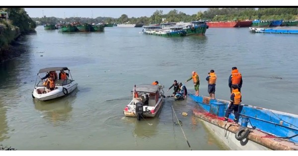 Chìm tàu chở đá trên sông Đồng Nai, 1 người tử vong