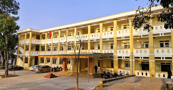 Trường học xây gần 8 tỉ đồng bỏ không, học sinh phải xin học nhờ
