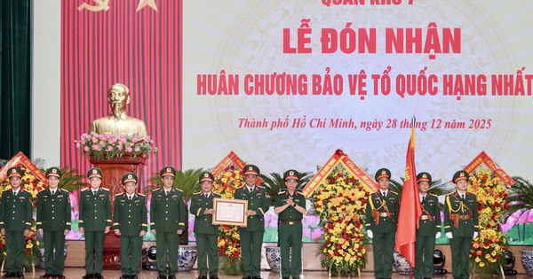 Quân khu 7 đón nhận Huân chương Bảo vệ Tổ quốc hạng Nhất