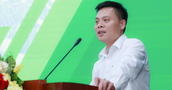 Năng lượng tái tạo gặp khó, thị trường điện vẫn dựa vào một người mua là EVN