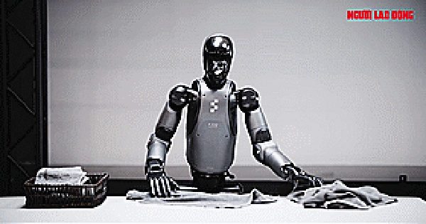 Xem robot gấp khăn siêu gọn - nói một câu là làm ngay!
