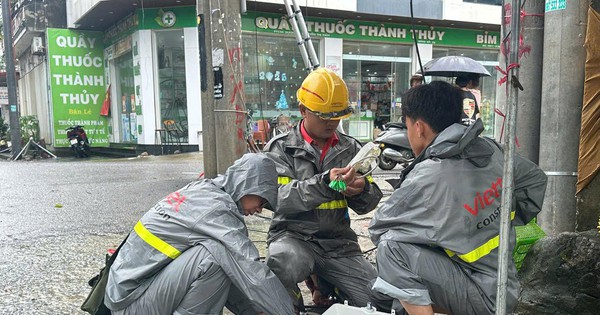 Người Viettel xuyên đêm khắc phục sự cố, đảm bảo thông tin liên lạc thông suốt cho khách hàng