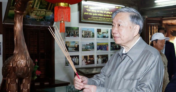 Tổng Bí thư Tô Lâm dâng hương tưởng niệm các đồng chí lãnh đạo tiền bối