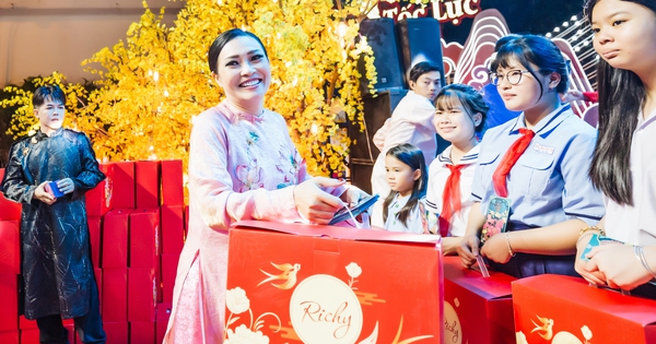 Hàng loạt nghệ sĩ nhận bằng khen