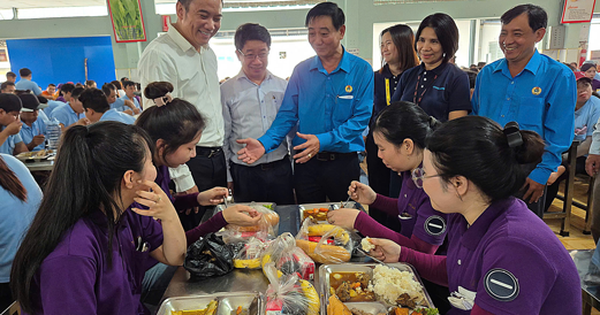 Những bữa cơm nghĩa tình