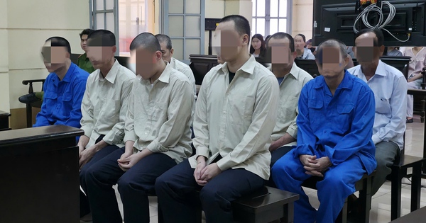 Vụ khiêng quan tài gây sốc ở chợ Bến Thành: Hôm nay, 11 bị cáo hầu tòa