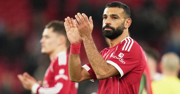 Liverpool sa sút vì "gậy ông đập lưng ông"